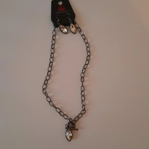 Paparazzi Antique Silver Toggle closure Gemstone necklace and earrings set - Picture 7 of 8